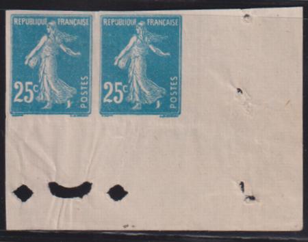 France 168b  #YV140h NH  imperf margin Pair. Type 1a margin wrinkles $88 as singles Cat Value: $88/E80 as singles